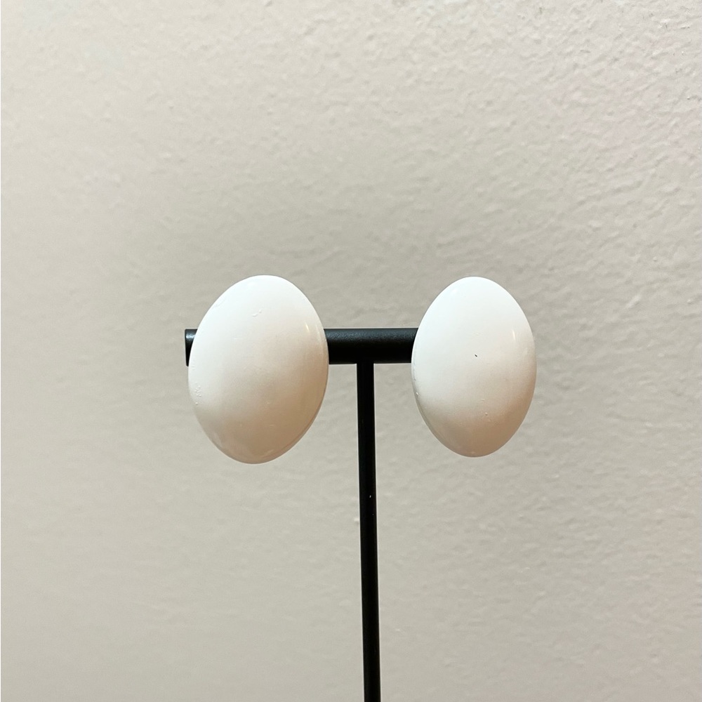 White, oval post earrings